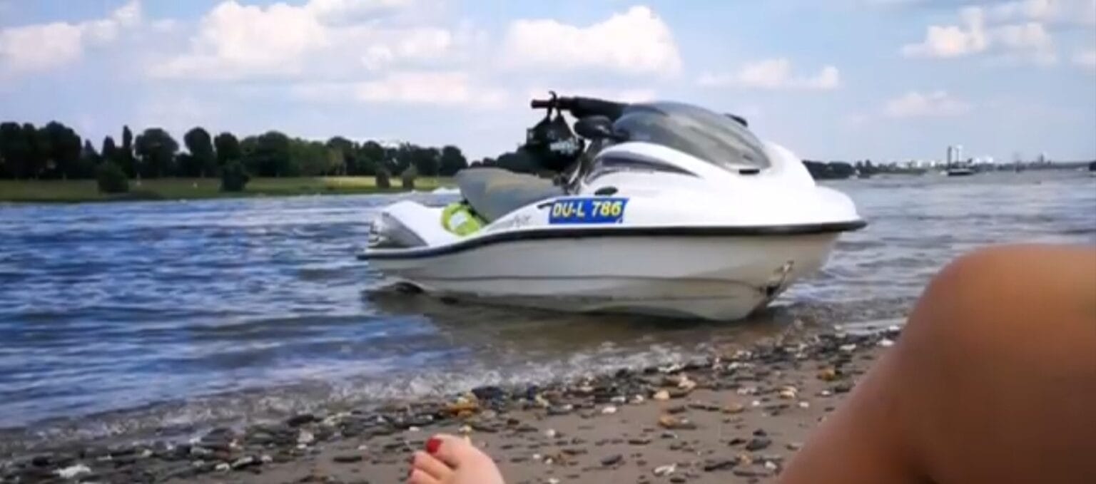 The Yamaha SUV 1200 Waverunner The Ultimate Family Friendly Personal